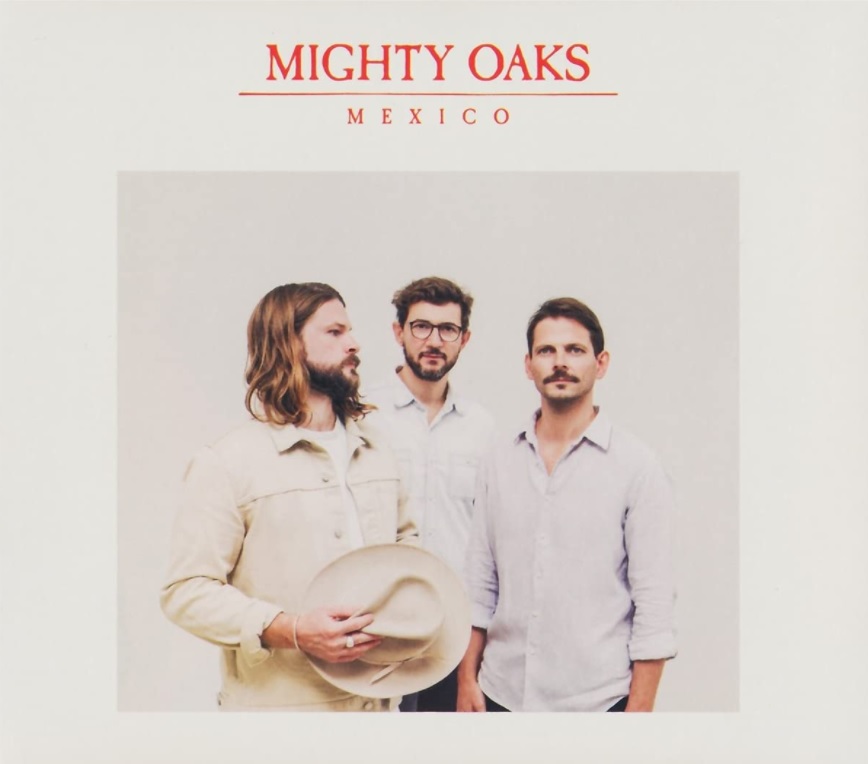 Das Albumcover "Mexico" von den Mighty Oaks ist weiß. In der Mitte sind die drei Bandmitglieder zu sehen. Darüber stehen Bandname und Albumtitel in roter Schrift.