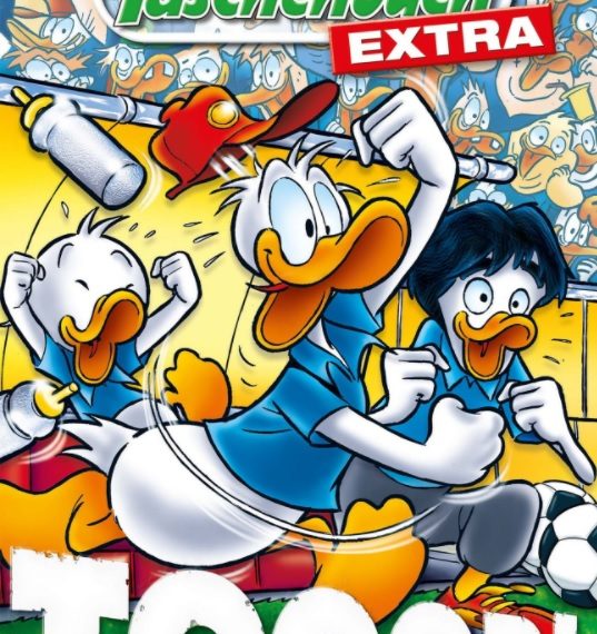 Auf dem Cover des Comics "Lustiges Taschenbuch Extra 06 - Tooor!" sieht man Donald Duck mit Anhang auf einem Rasen in einem Stadion. Im Hintergrund ist das Publikum zu sehen.