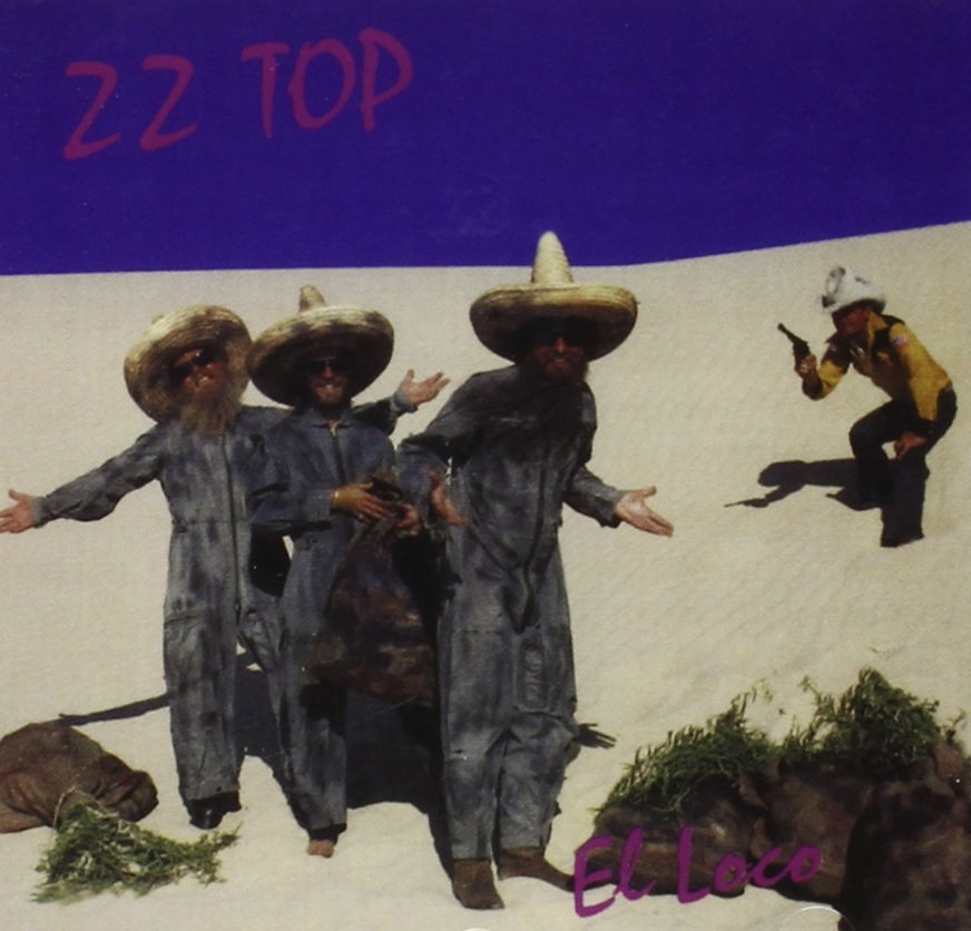 Auf dem Albumcover "El Loco" von ZZ Top sieht man drei Männer mit Hüten in der Wüste. Im Hintergrund steht ein Mann mit Pistole.