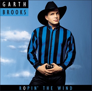 Auf dem Albumcover "Ropin´ The Wind" ist Interpret Garth Brooks zu sehen.