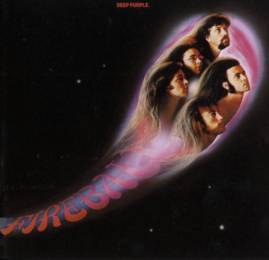 Das Albumcover "Fireball" von Deep Purple ist schwarz. Man sieht Sterne. Im Vordergrund sieht man die Köpfe der Bandmitglieder in einem Kreis, die wie ein Feuerball über den Himmel schießen.