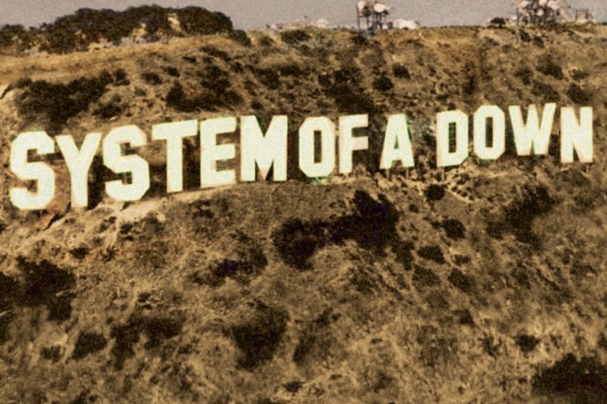 Das Albumcover "Toxicity" von System of a Down zeigt die Hollywood Hills. Statt dem berühmten Schriftzug "Hollywood" steht da aber "System of a Down". Unten rechts in der Ecke steht in roten Buchstaben noch "Toxicity".