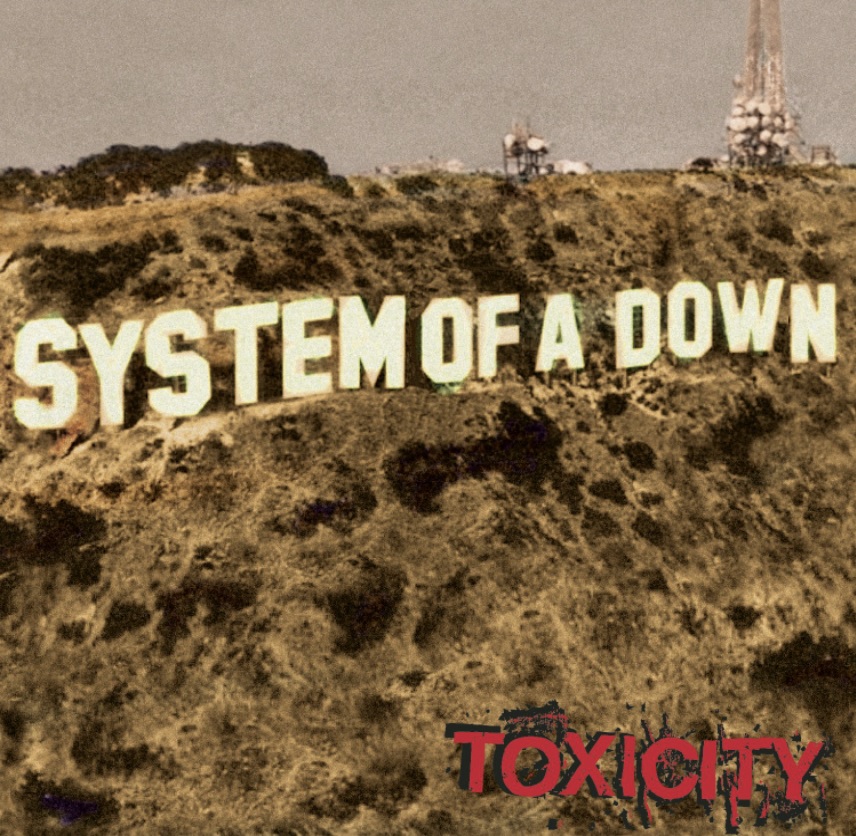 Das Albumcover "Toxicity" von System of a Down zeigt die Hollywood Hills. Statt dem berühmten Schriftzug "Hollywood" steht da aber "System of a Down". Unten rechts in der Ecke steht in roten Buchstaben noch "Toxicity".