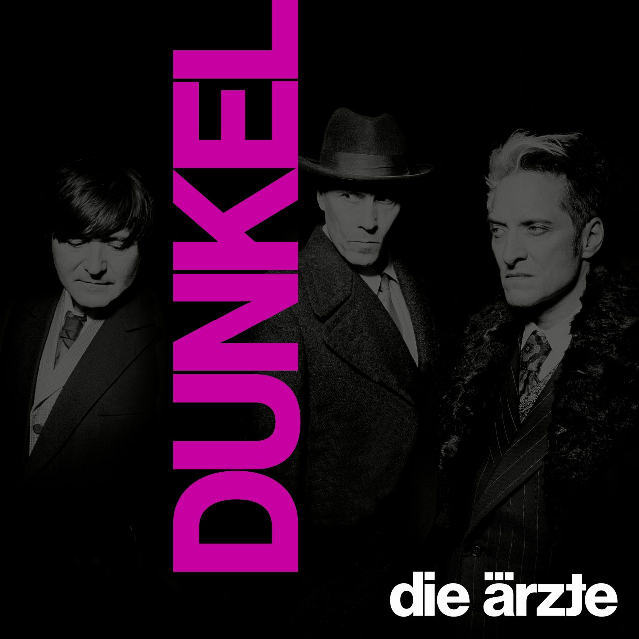 Das Albumcover "Dunkel" von Die Ärzte ist schwarz-weiß. Es zeigt die drei Bandmitglieder im Porträt. Vertikal steht in fetten, pinken Buchstaben "Dunkel".
