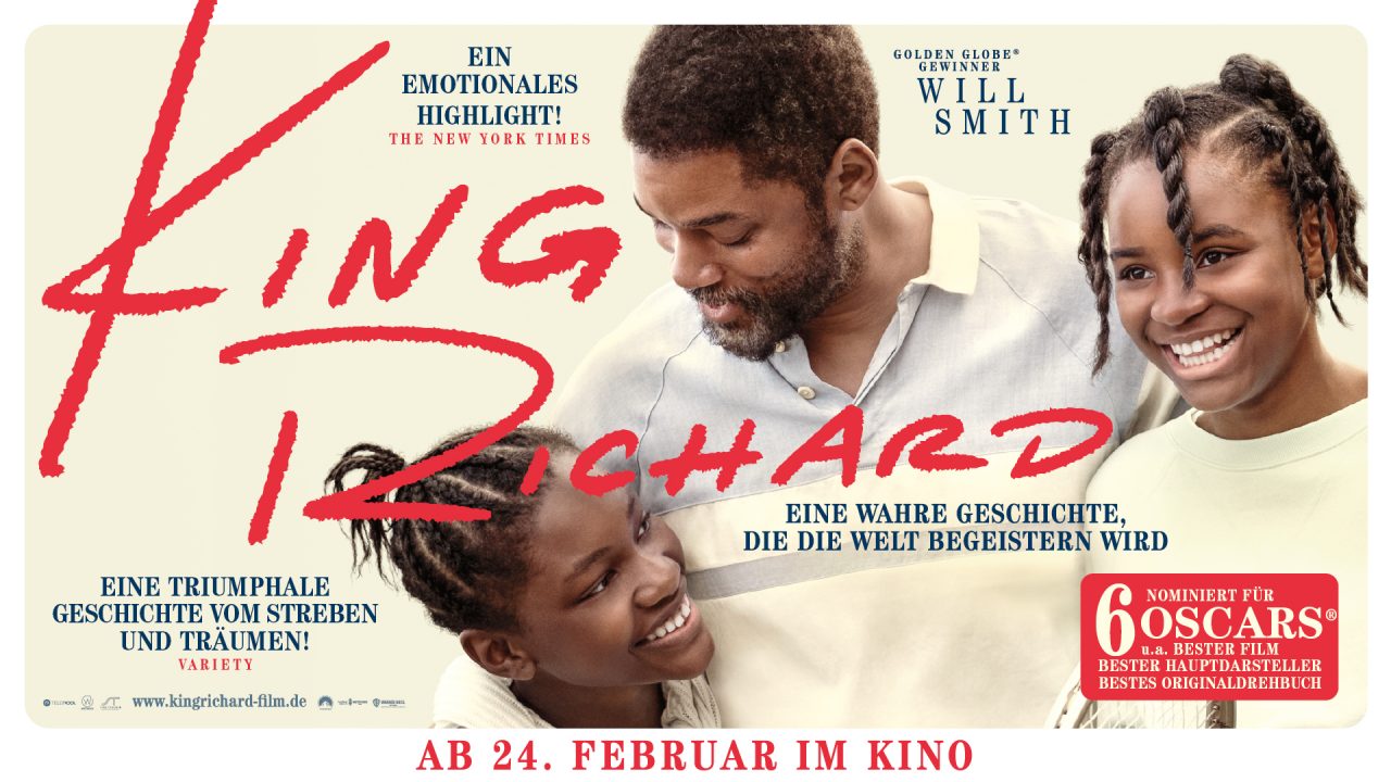 Das Filmplakat von "King Richard" zeigt Will Smith in seiner Rolle als Richard Williams lachend mit den Schauspielerinnen, die Venus und Serena Williams verkörpern.