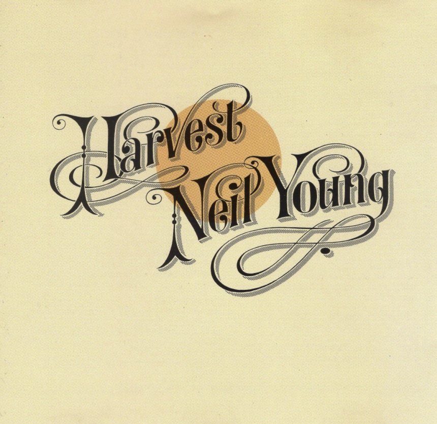 Das Albumcover "Harvest" von Neil Young ist gelb. In der Mitte ist eine orangene Sonne zu sehen. Darüber stehen Albumtitel und Interpret.