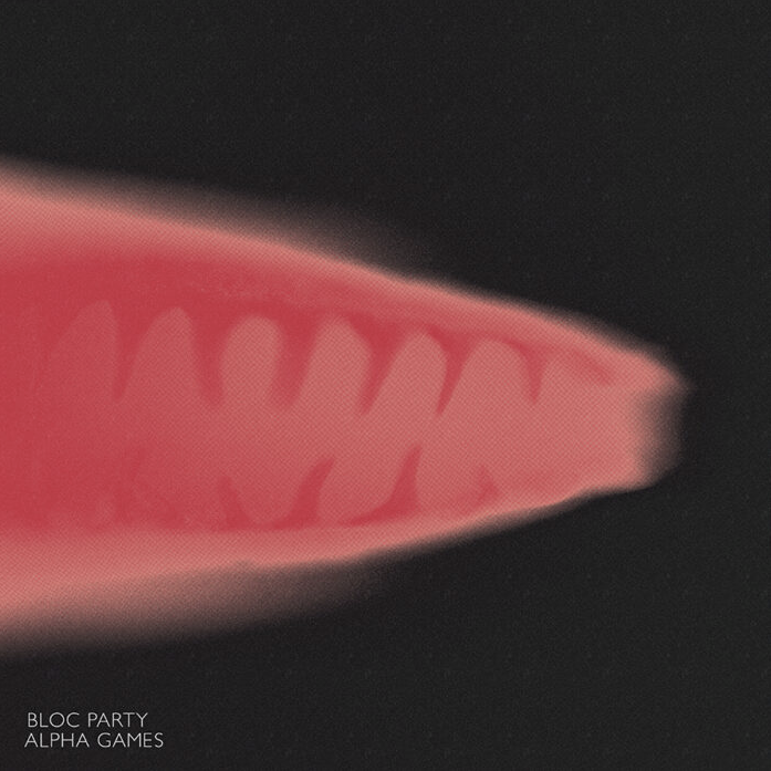 Das Albumcover "Alpha Games" von Bloc Party ist schwarz mit einem roten, unförmigen Gebilde.