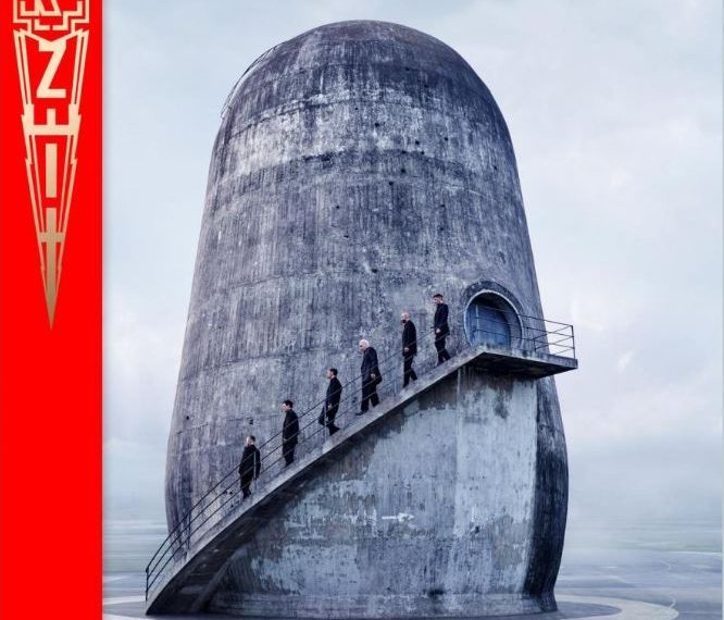 Das neue Rammstein Album "Zeit". Auf dem Cover sind die Bandmitglieder zu sehen, wie sie auf einer Treppe vom Trudelturm in Berlin herunterlaufen.