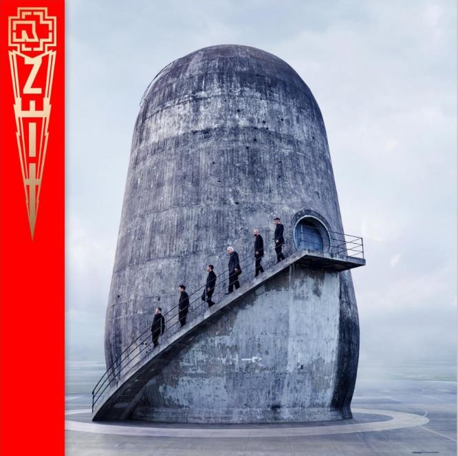 Das neue Rammstein Album "Zeit". Auf dem Cover sind die Bandmitglieder zu sehen, wie sie auf einer Treppe vom Trudelturm in Berlin herunterlaufen.