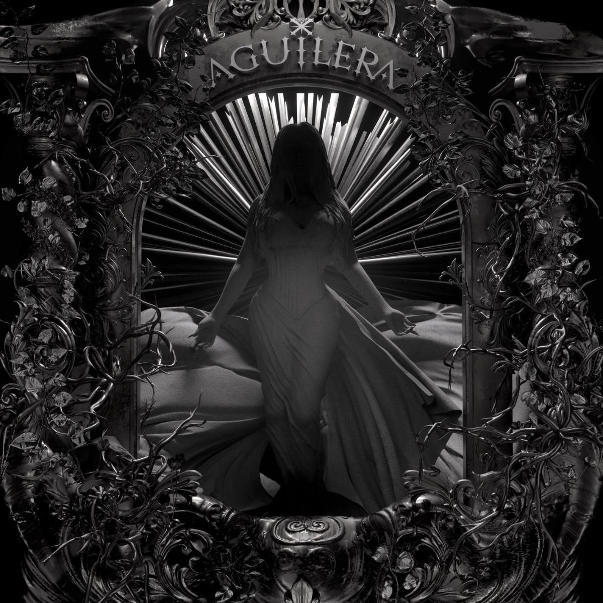 Das Albumcover "Aguilera" von Christina Aguilera zeigt die Sängerin als Statue, die in einem Torbogen steht. Um den Bogen ranken sich Äste und Blumen. Das Cover ist in schwarz-weiß gehalten.