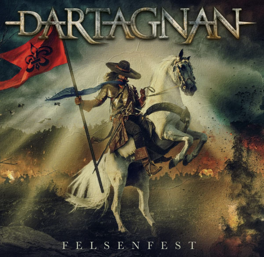 Das Albumcover "Felsenfest" von dArtagnan ist ein Gemälde, das einen Reiter auf einem Schimmel zeigt, der eine Stange mit einer roten Fahne in der Hand hält.