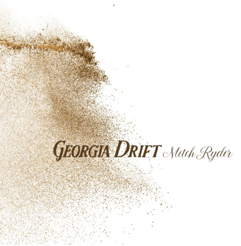 Das Albumcover "Georgia Drift" von Mitch Ryder ist weiß und goldenem Staub bedruckt. Außerdem stehen in der Mitte des Covers der Album- und Bandname.