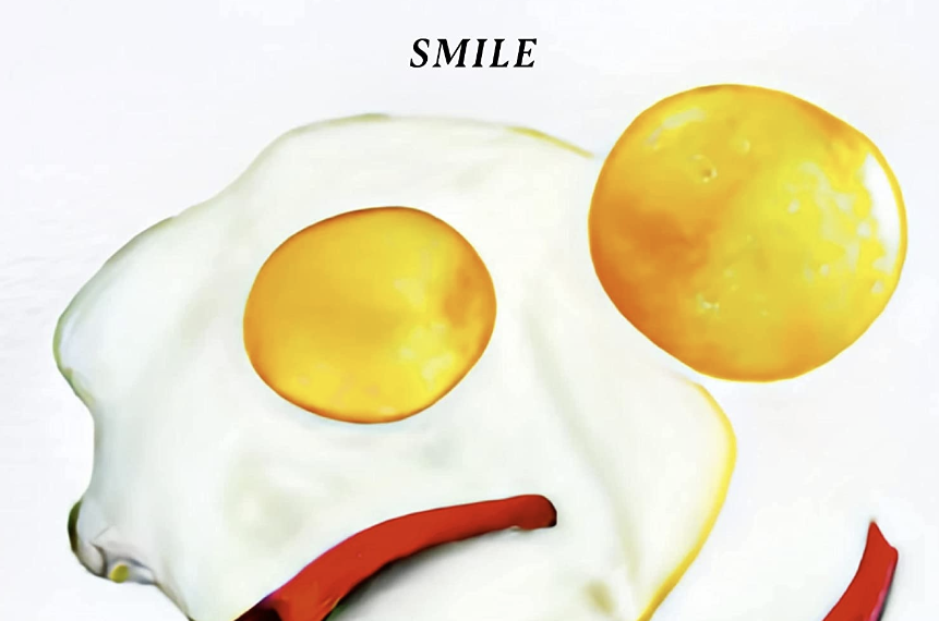 Das Albumcover "Smile" von Robocop Kraus zeigt ein Spiegelei, einen gelben Kreis und rote Pepperonis. Die Lebensmittel liegen so da, dass sie wie ein lächelndes Gesicht aussehen.