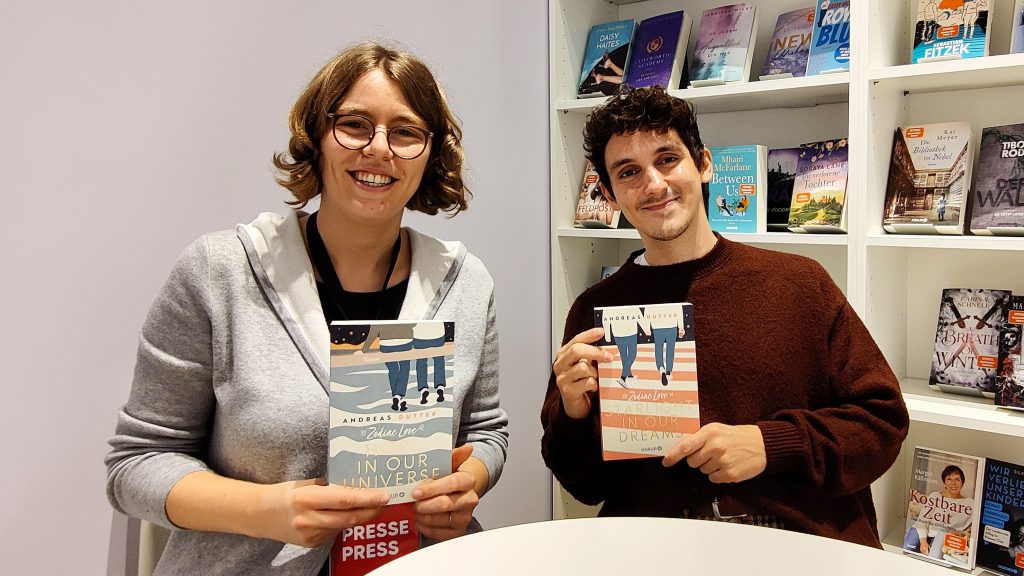 Das Foto zeigt Andreas Dutter und Lena Schnelle auf der Frankfurter Buchmesse.