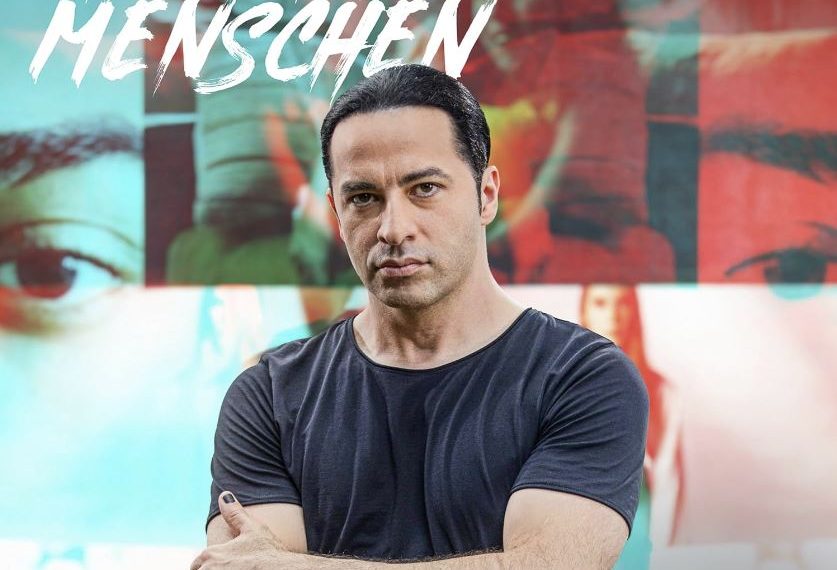 Das Albumcover "Ich liebe Menschen" von Bülent Ceylan zeigt den Musiker im Porträt.