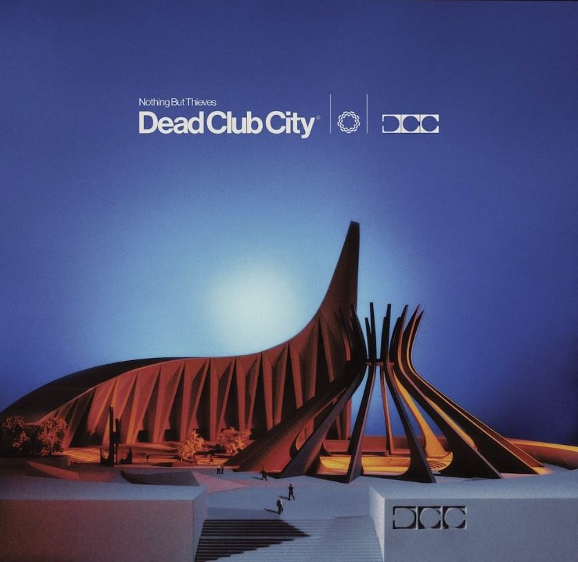 Das Albumcover "Dead Club City" von Nothing But Thieves zeigt das Modell eines abstrakten Gebäudes. Der Hintergrund ist blau.