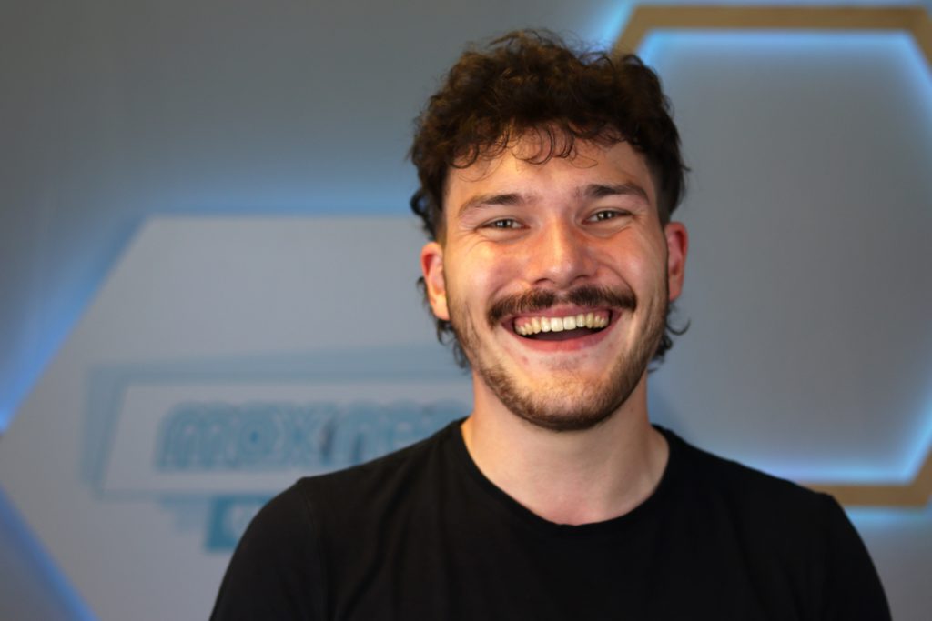 Das Foto zeigt Daniel Schüttinger im Porträt.