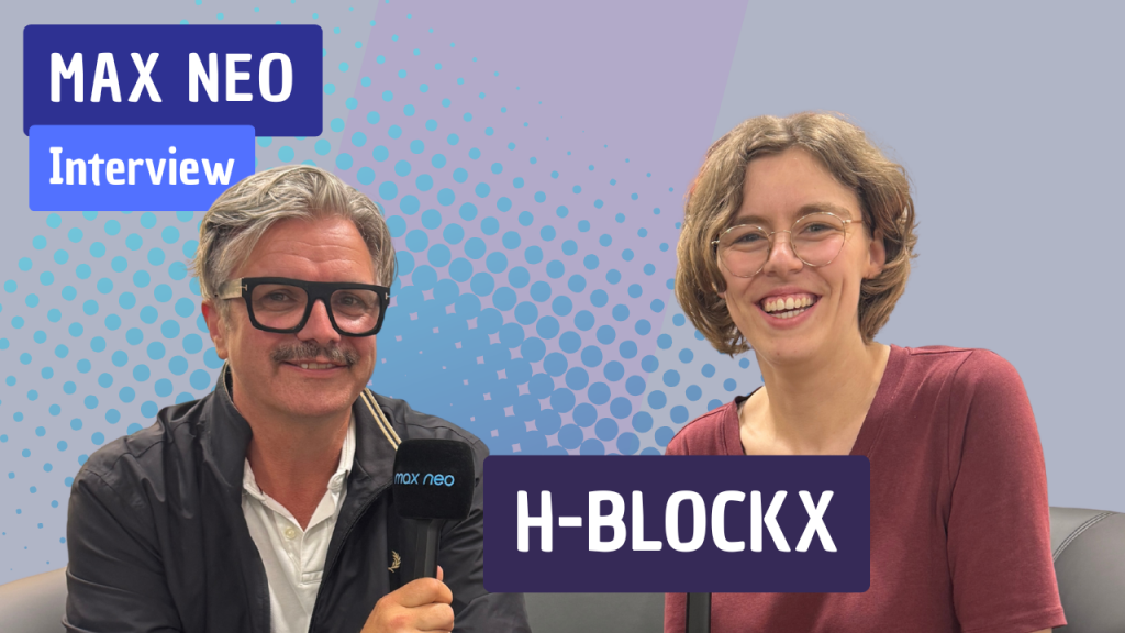 Das Foto zeigt Henning Wehland von den H-Blockx mit Moderatorin Lena Beck.